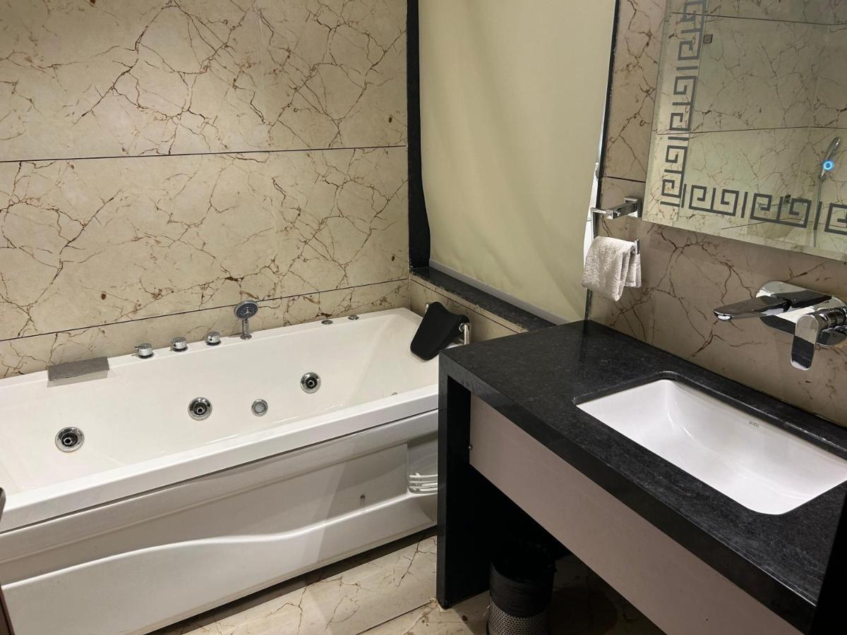 The Imperial Prime Clarks Inn Suites, Bhilwara Exterior photo